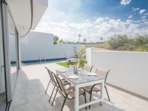 Villa Olive Bronze Luxurious 2BDR with Pool Close to Protaras Strip and Beach